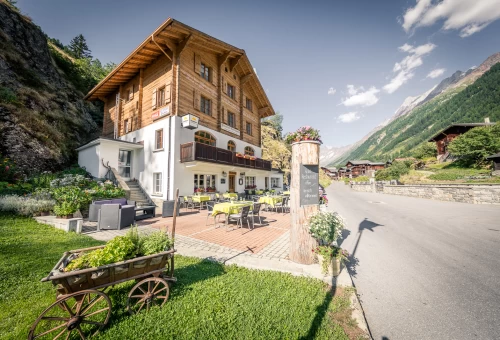 Hotel Breithorn im Sommer.
